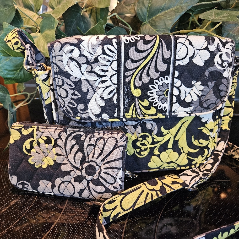 VERA BRADLEY adjustable crossbody handbag & change